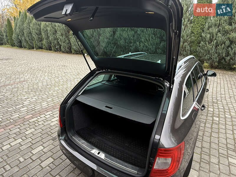 Универсал Skoda Superb 2010 в Самборе