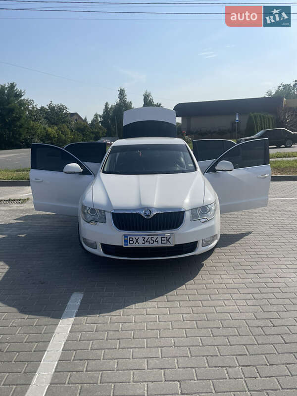 Лифтбек Skoda Superb 2012 в Киеве