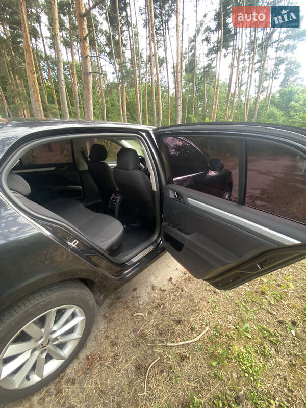 Лифтбек Skoda Superb 2013 в Мироновке