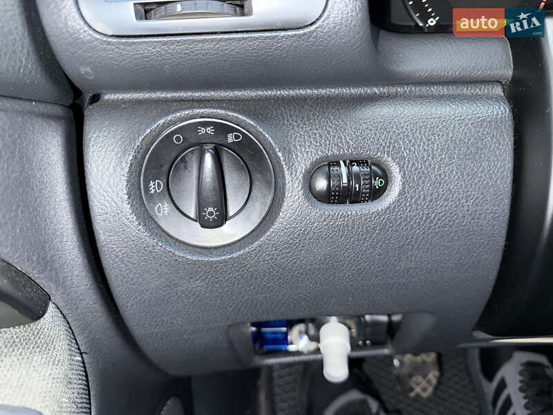 Ліфтбек Skoda Superb 2002 в Львові