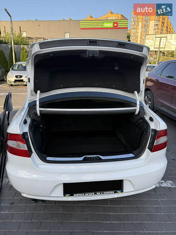 Лифтбек Skoda Superb 2012 в Петропавловской Борщаговке фото 2 Лифтбек Skoda Superb 2012 в Петропавловской Борщаговке