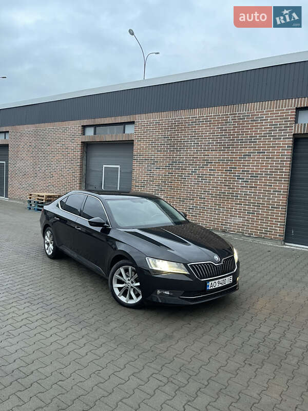Лифтбек Skoda Superb 2015 в Ужгороде