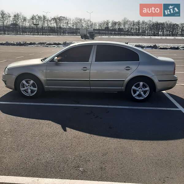 Лифтбек Skoda Superb 2005 в Днепре