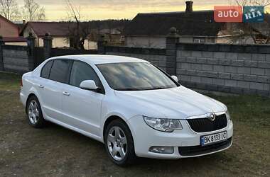 Лифтбек Skoda Superb 2011 в Ровно
