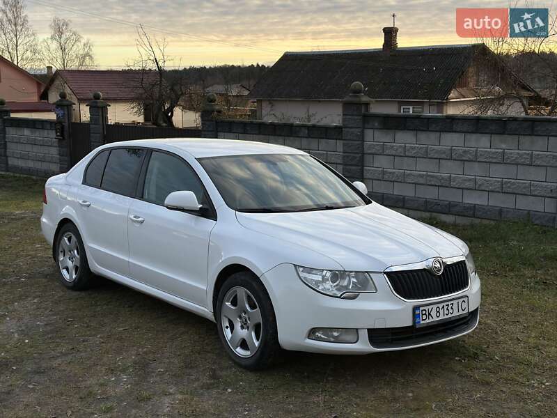 Skoda Superb 2011