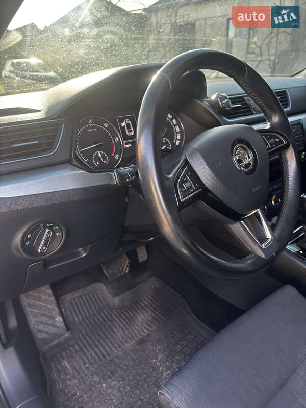 Универсал Skoda Superb 2015 в Ужгороде