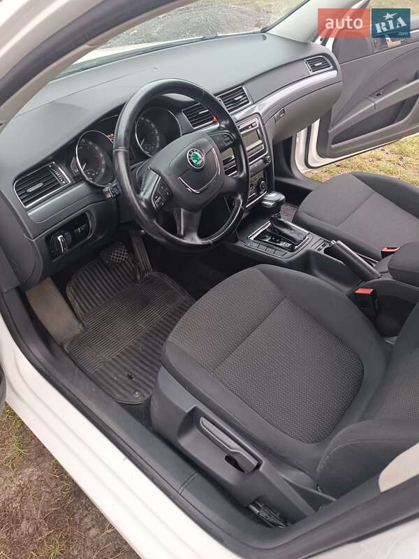 Универсал Skoda Superb 2011 в Сарнах