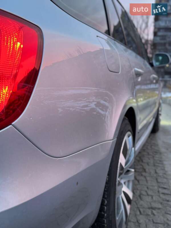 Універсал Skoda Superb 2011 в Дніпрі