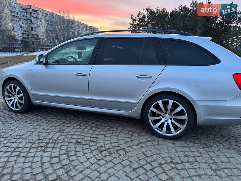 Універсал Skoda Superb 2011 в Дніпрі
