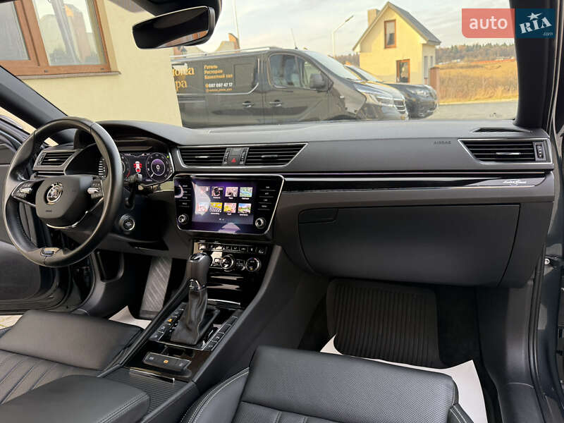Універсал Skoda Superb 2020 в Дрогобичі