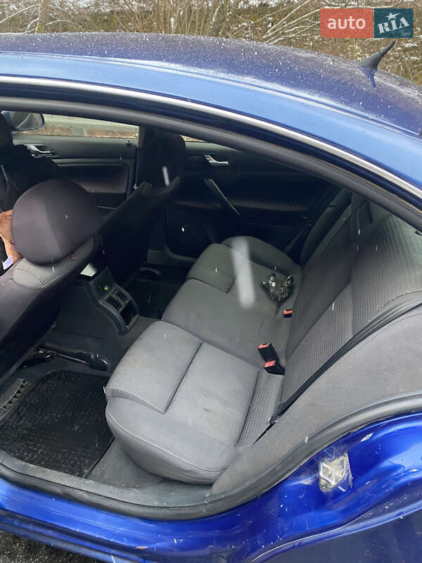 Ліфтбек Skoda Superb 2004 в Ужгороді