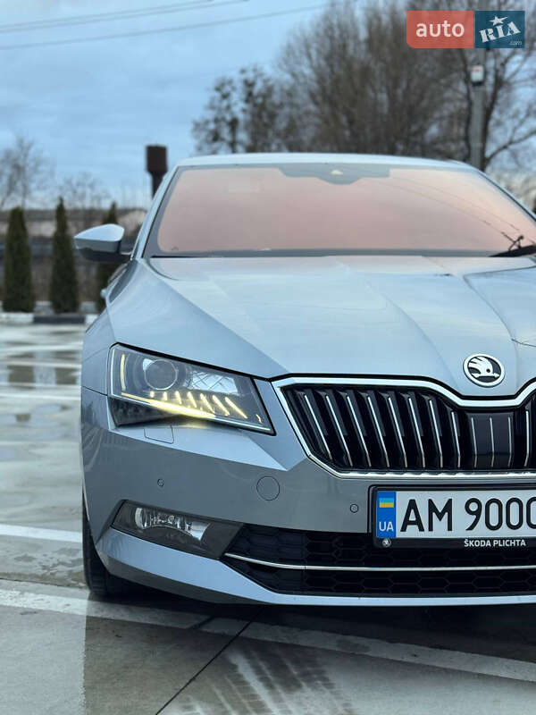 Лифтбек Skoda Superb 2019 в Звягеле