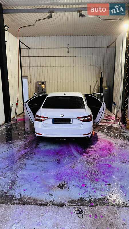 Лифтбек Skoda Superb 2016 в Межгорье