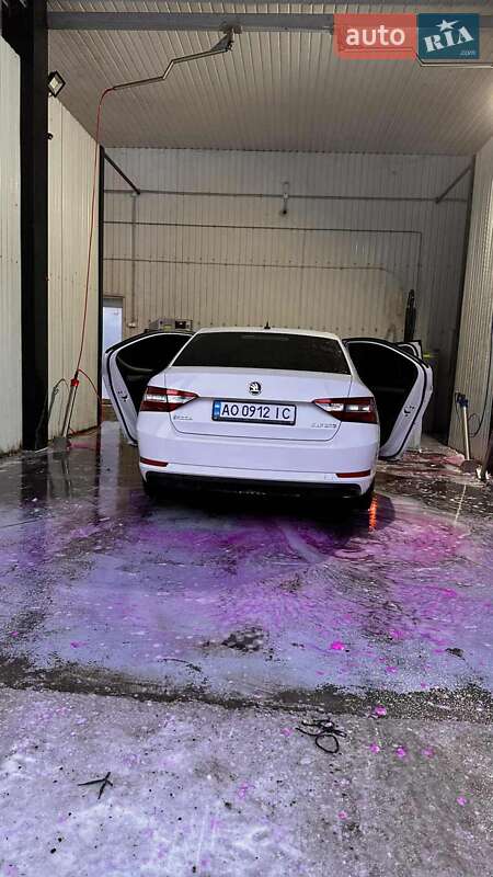Лифтбек Skoda Superb 2016 в Межгорье