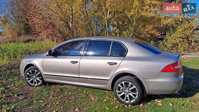 Лифтбек Skoda Superb 2010 в Днепре