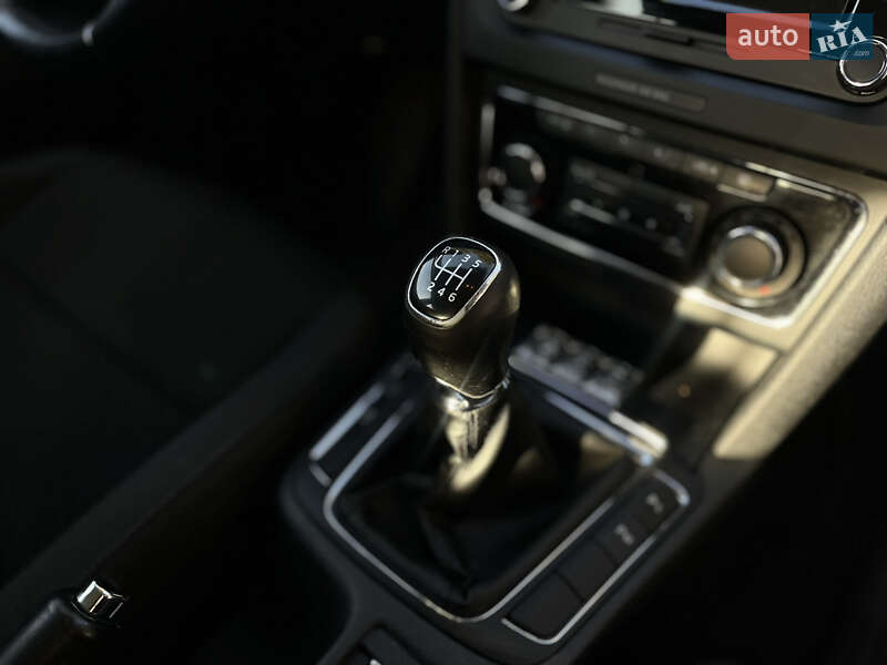 Лифтбек Skoda Superb 2014 в Смыге