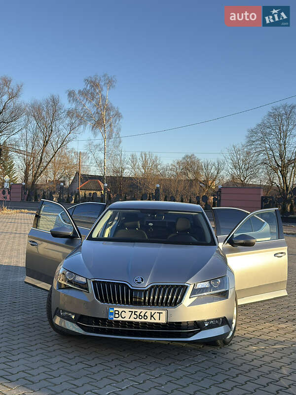 Лифтбек Skoda Superb 2015 в Дрогобыче
