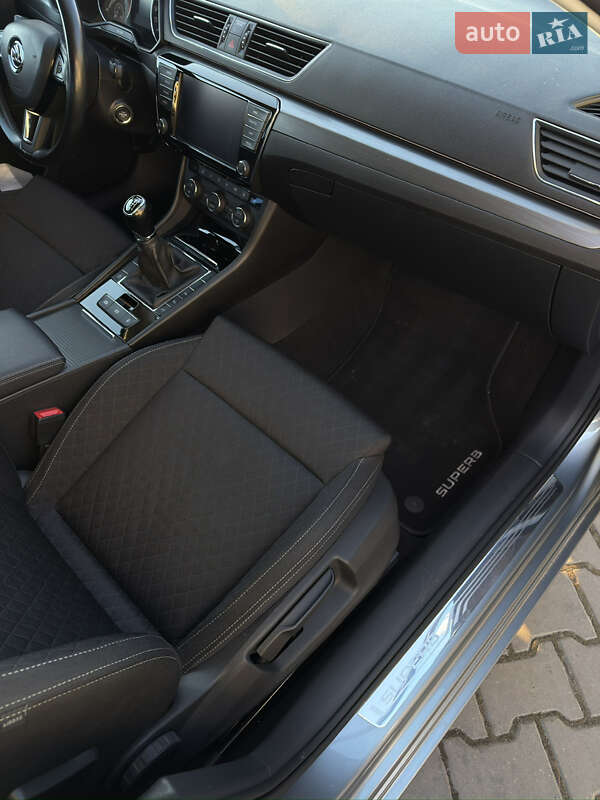 Лифтбек Skoda Superb 2015 в Дрогобыче