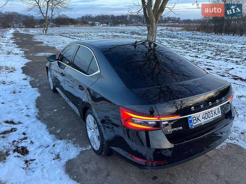 Лифтбек Skoda Superb 2022 в Ровно