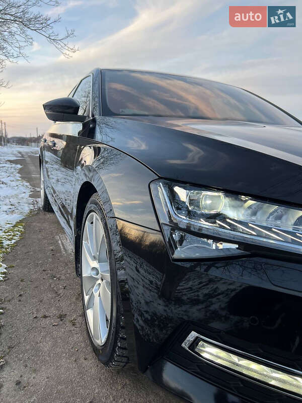 Лифтбек Skoda Superb 2022 в Ровно