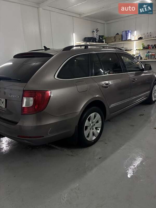Универсал Skoda Superb 2010 в Жовкве