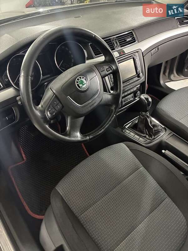 Универсал Skoda Superb 2010 в Жовкве