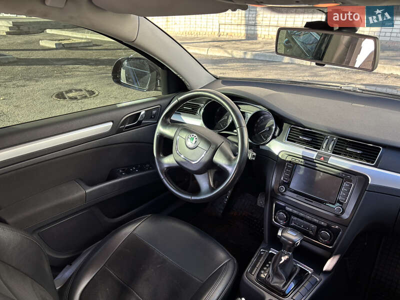 Лифтбек Skoda Superb 2012 в Днепре