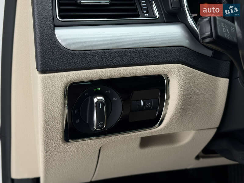 Универсал Skoda Superb 2012 в Радивилове