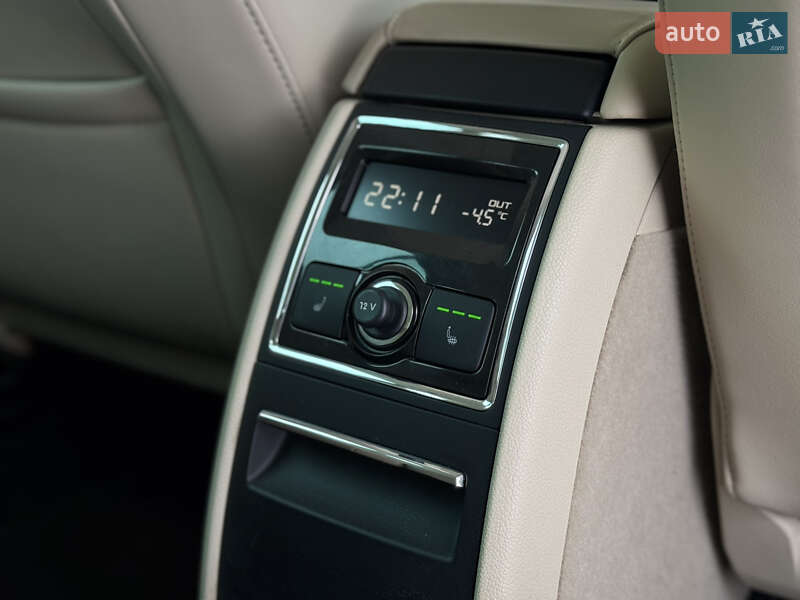 Универсал Skoda Superb 2012 в Радивилове