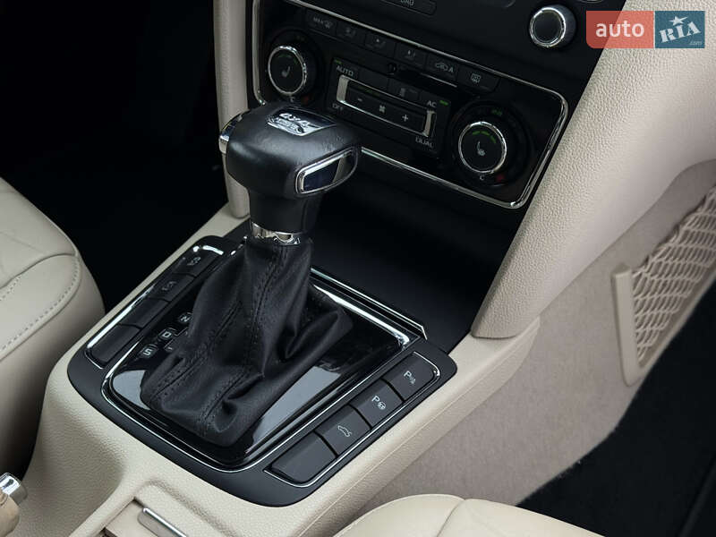 Универсал Skoda Superb 2012 в Радивилове