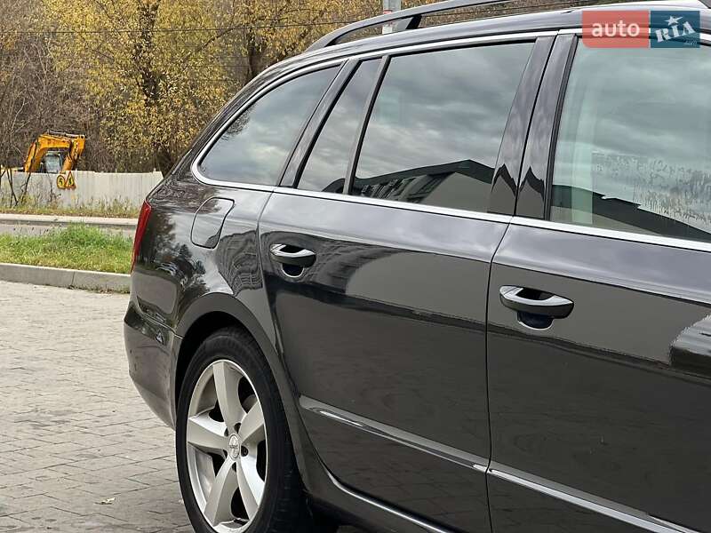 Универсал Skoda Superb 2012 в Новояворовске