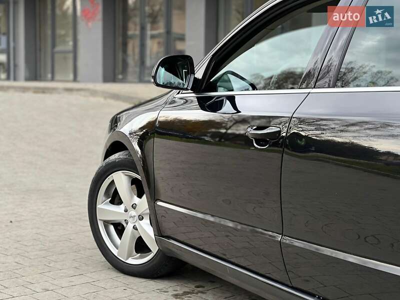 Универсал Skoda Superb 2012 в Новояворовске
