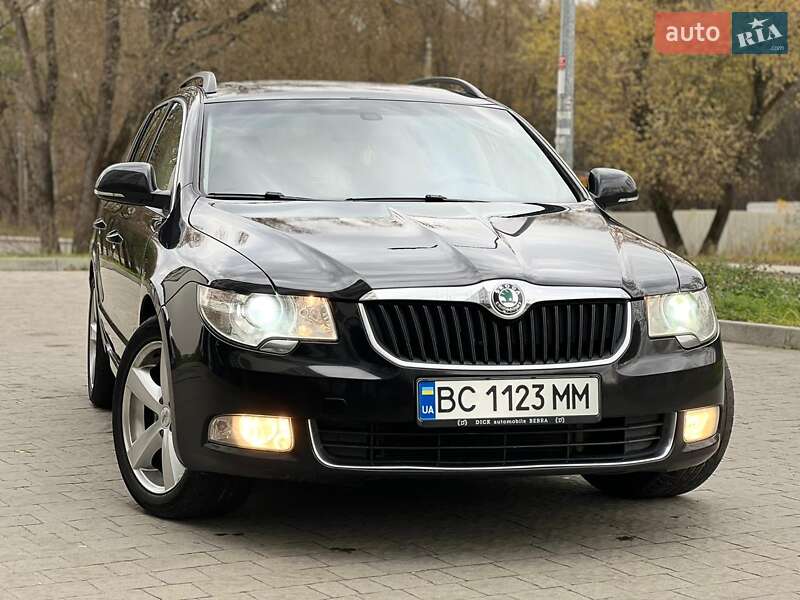Универсал Skoda Superb 2012 в Новояворовске