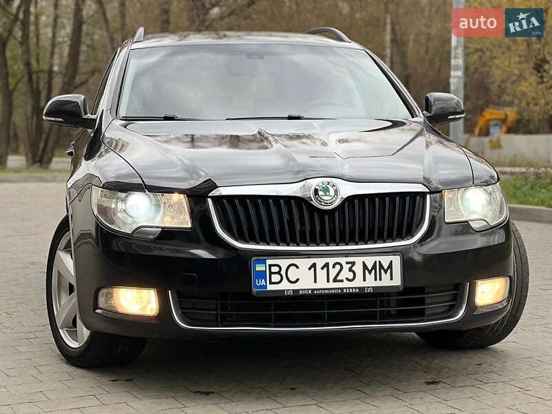 Универсал Skoda Superb 2012 в Новояворовске