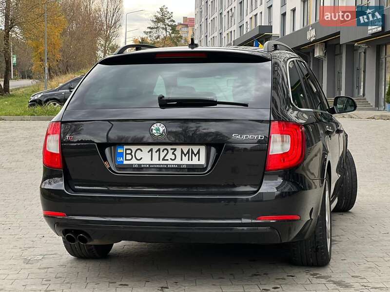 Универсал Skoda Superb 2012 в Новояворовске
