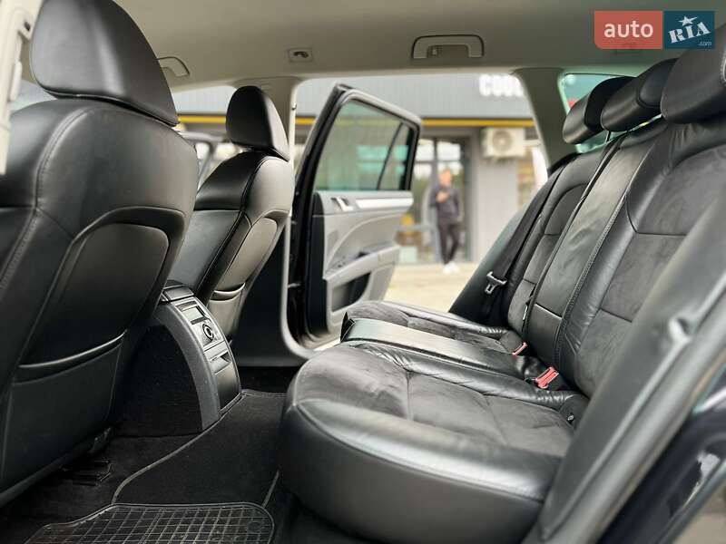 Универсал Skoda Superb 2012 в Новояворовске