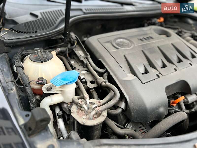 Универсал Skoda Superb 2012 в Новояворовске