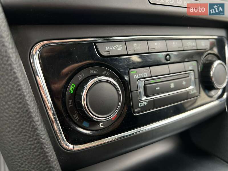 Универсал Skoda Superb 2012 в Новояворовске