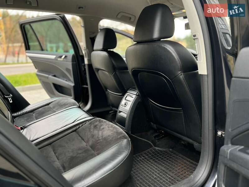 Универсал Skoda Superb 2012 в Новояворовске