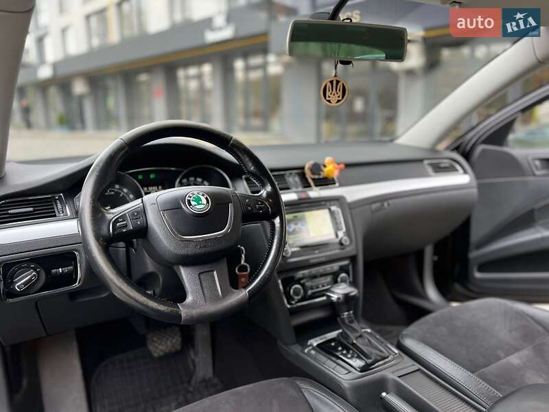 Универсал Skoda Superb 2012 в Новояворовске