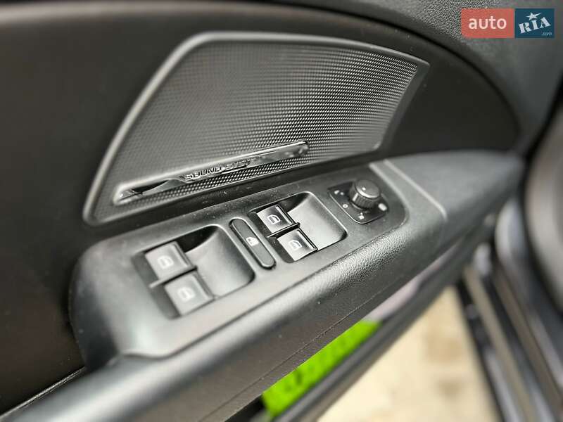 Универсал Skoda Superb 2012 в Новояворовске