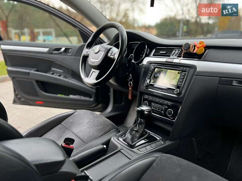 Универсал Skoda Superb 2012 в Новояворовске