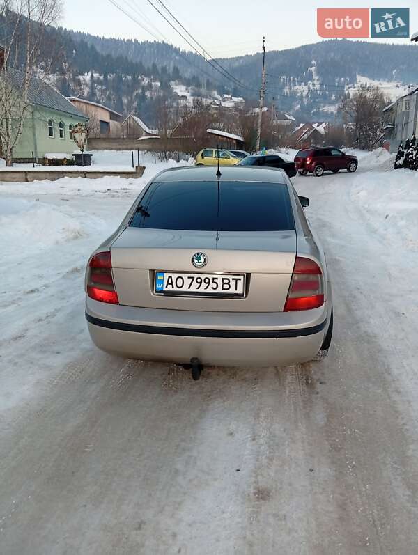 Лифтбек Skoda Superb 2003 в Ужгороде