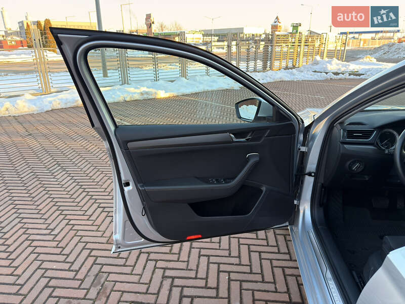 Универсал Skoda Superb 2020 в Мукачево