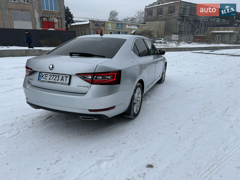 Лифтбек Skoda Superb 2016 в Днепре