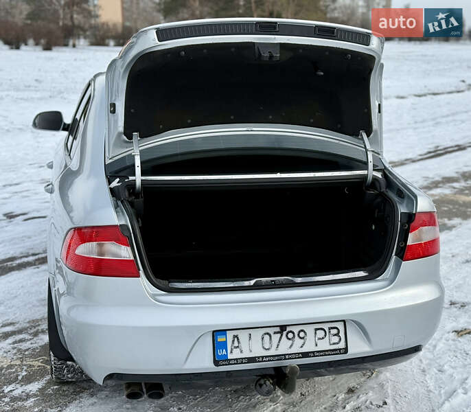 Ліфтбек Skoda Superb 2011 в Дніпрі