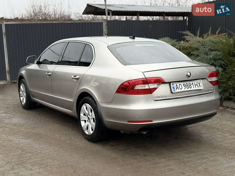 Лифтбек Skoda Superb 2013 в Ужгороде