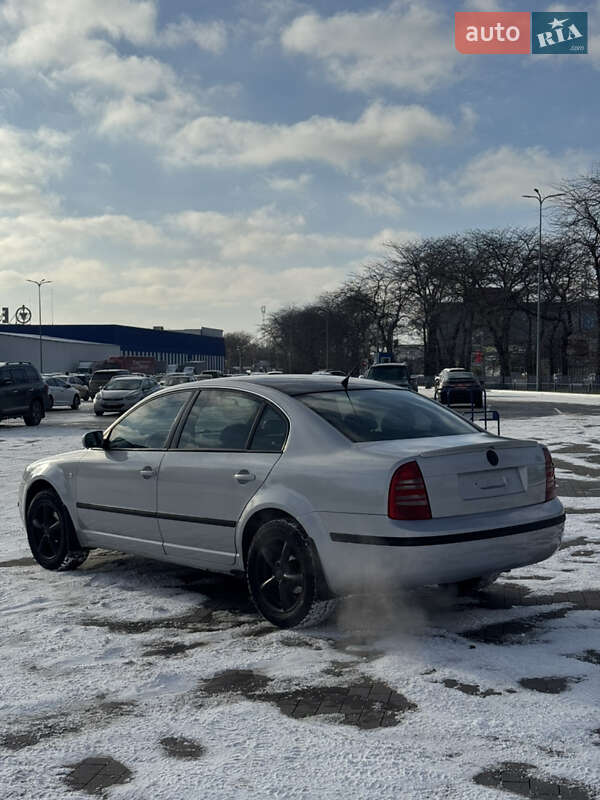 Лифтбек Skoda Superb 2004 в Одессе