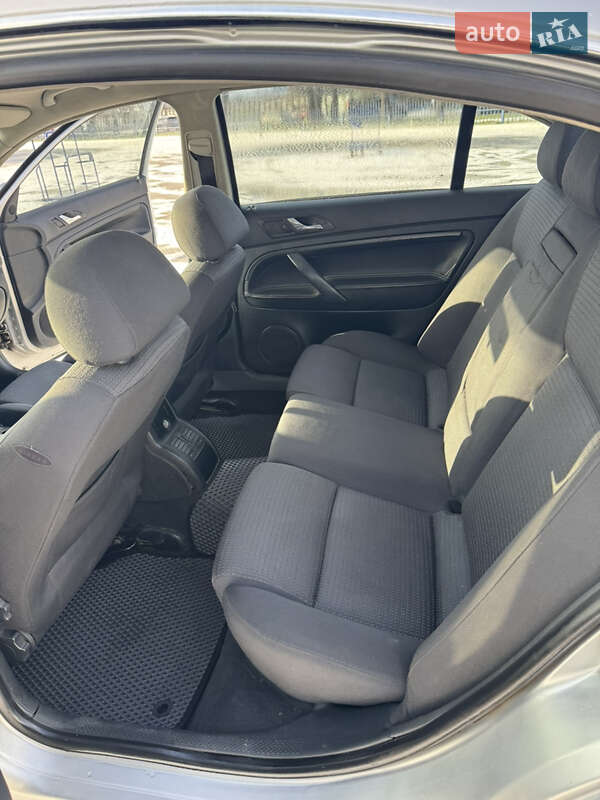 Лифтбек Skoda Superb 2004 в Одессе