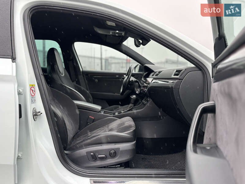 Універсал Skoda Superb 2017 в Ужгороді